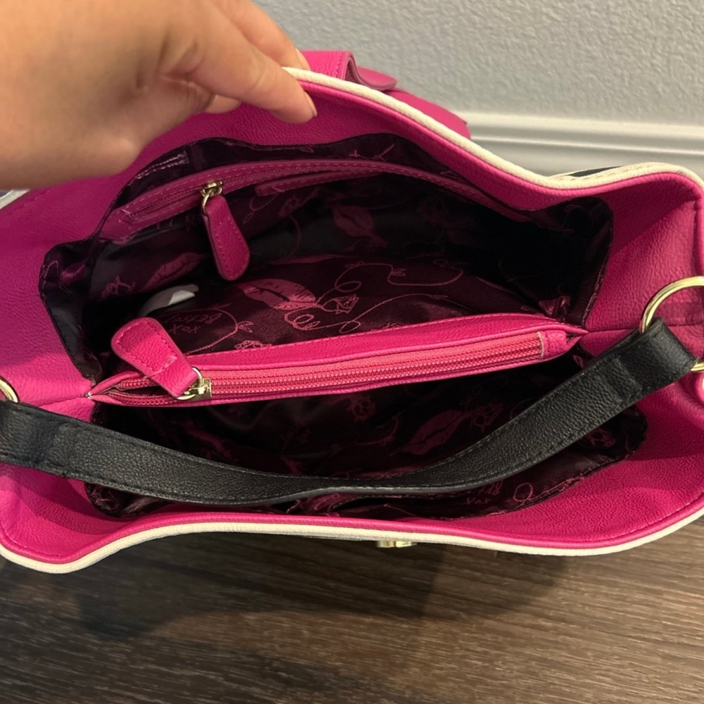 BETSEY JOHNSON STRIPPED BOW TOTE BAG - Picture 5 of 5
